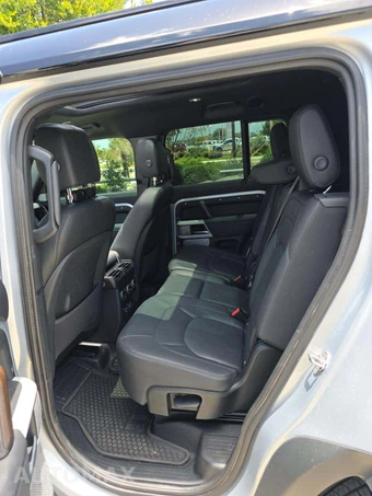 2024 Land Rover Defender 130 S - miniatura 10