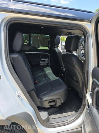2024 Land Rover Defender 130 S - miniatura 14