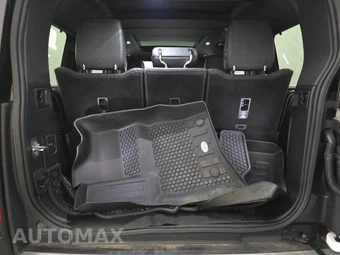 2024 Land Rover Defender 130 S - miniatura 17