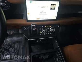 2024 Land Rover Defender 130 S - miniatura 11