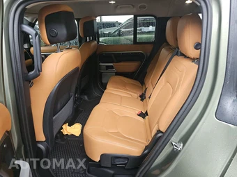 2024 Land Rover Defender 130 S - miniatura 13