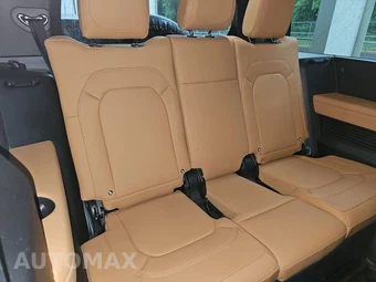 2024 Land Rover Defender 130 S - miniatura 14