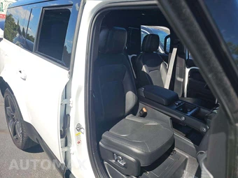2024 Land Rover Defender 130 X-Dynamic SE - miniatura 19