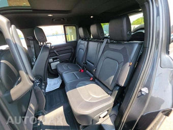 2024 Land Rover Defender 130 X-Dynamic SE - miniatura 13