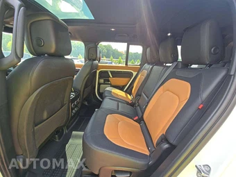 2024 Land Rover Defender 130 X-Dynamic SE - miniatura 13