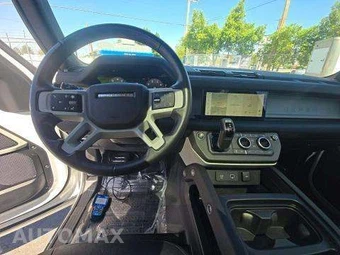2024 Land Rover Defender 90 S - miniatura 11
