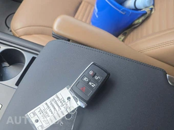 2024 Land Rover Discovery Dynamic SE - miniatura 8