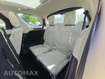 2024 Land Rover Discovery S – miniatura 14