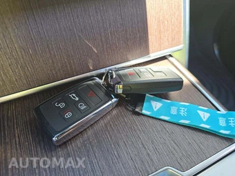 2024 Land Rover Range Rover SE – miniatura 8