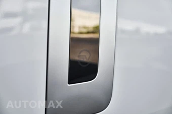 2024 Land Rover Range Rover SV - miniatura 9