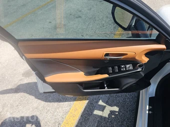 2024 Lexus IS 300 - miniatura 9
