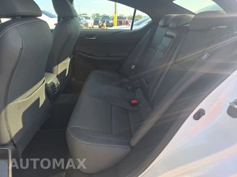 2024 Lexus IS 300 – miniatura 13