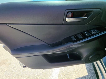 2024 Lexus IS 300 – miniatura 9