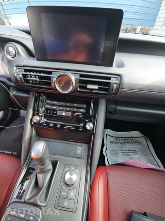 2024 Lexus IS 350 F SPORT Design - miniatura 11