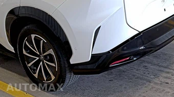 2024 Lexus RZ 450e Premium w/18" Wheels - miniatura 10