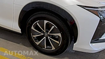 2024 Lexus RZ 450e Premium w/18" Wheels - miniatura 8