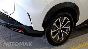 2024 Lexus RZ 450e Premium w/18" Wheels - miniatura 9