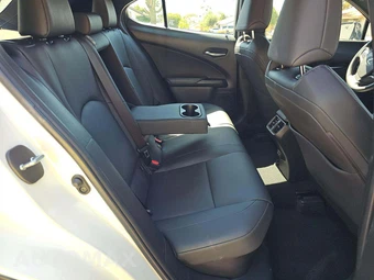2024 Lexus UX 250h – miniatura 16