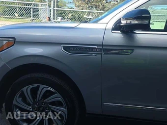 2024 Lincoln Navigator L Premiere - miniatura 3