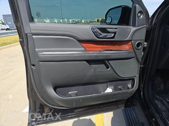 2024 Lincoln Navigator L Premiere – miniatura 9