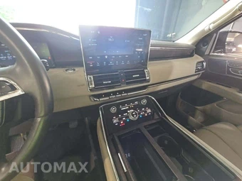 2024 Lincoln Navigator Premiere – miniatura 10