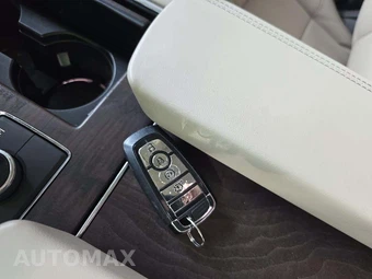 2024 Lincoln Navigator Premiere – miniatura 8