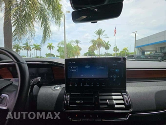 2024 Lincoln Navigator Premiere – miniatura 10