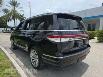2024 Lincoln Navigator Premiere – miniatura 2