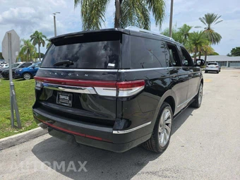 2024 Lincoln Navigator Premiere – miniatura 3