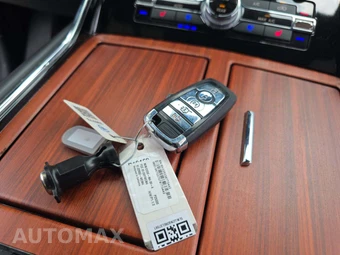 2024 Lincoln Navigator Premiere – miniatura 8