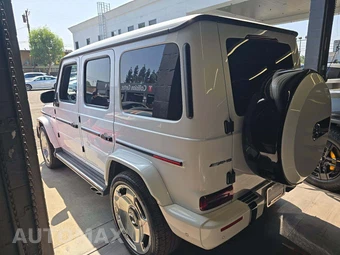 2024 Mercedes-Benz AMG G 63 4MATIC - miniatura 2