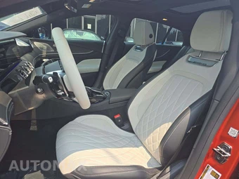 2024 Mercedes-Benz AMG GT 63 4MATIC Hatchback - miniatura 3