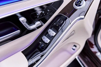 2024 Mercedes-Benz AMG S 63 E - miniatura 42
