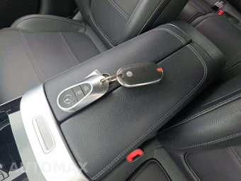 2024 Mercedes-Benz C 300 4MATIC - miniatura 8