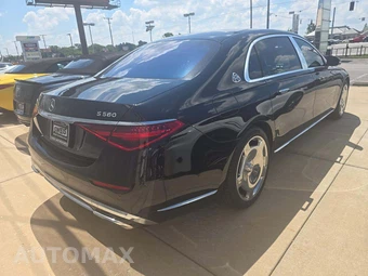 2024 Mercedes-Benz Maybach S 580 4MATIC - miniatura 3