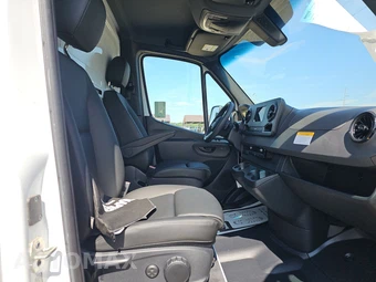 2024 Mercedes-Benz Sprinter 3500XD Cab Chassis DRW - miniatura 8