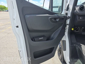 2024 Mercedes-Benz Sprinter 4500 Cab Chassis DRW - miniatura 9