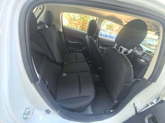 2024 Mitsubishi Mirage ES – miniatura 16