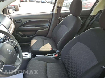 2024 Mitsubishi Mirage ES – miniatura 3