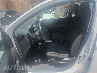 2024 Mitsubishi Mirage ES – miniatura 13