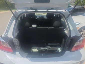 2024 Mitsubishi Mirage ES – miniatura 19