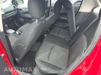 2024 Mitsubishi Mirage ES – miniatura 13