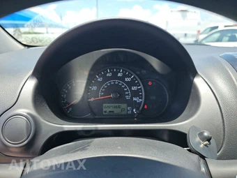 2024 Mitsubishi Mirage ES – miniatura 12