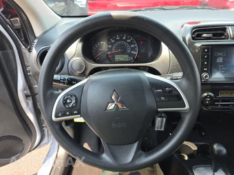 2024 Mitsubishi Mirage G4 Black Edition – miniatura 10
