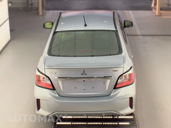 2024 Mitsubishi Mirage G4 Black Edition – miniatura 5
