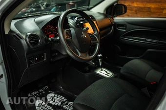 2024 Mitsubishi Mirage G4 ES - miniatura 8