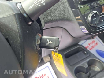 2024 Mitsubishi Mirage LE – miniatura 8