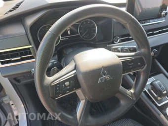 2024 Mitsubishi Outlander ES - miniatura 10
