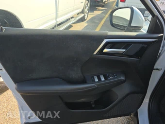 2024 Mitsubishi Outlander ES - miniatura 9