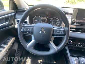2024 Mitsubishi Outlander ES - miniatura 41